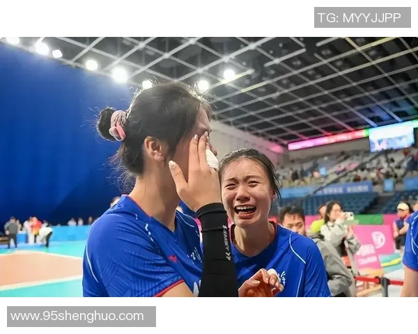 广州排球队配合默契创新高助力球队在全国赛场上崭露头角